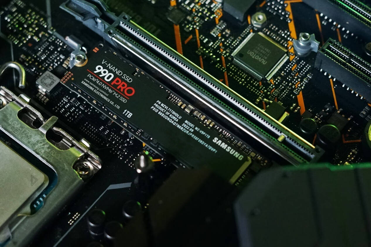 三星990pro固态硬盘怎么样？值得买吗？PCIe4.0固态硬盘的天花板！