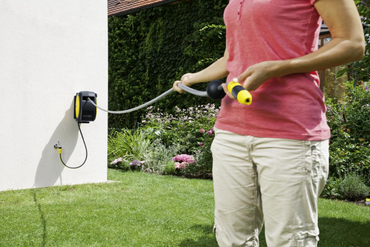 终于找到庭院养花技巧了，浇灌工具少不了的第4张示图