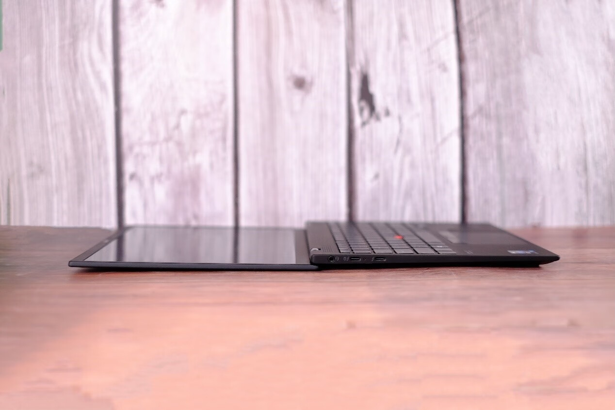 出差使用的笔记本哪款好？试试：907克重的ThinkPad X1 Nano笔记本怎么样？的第4张示图
