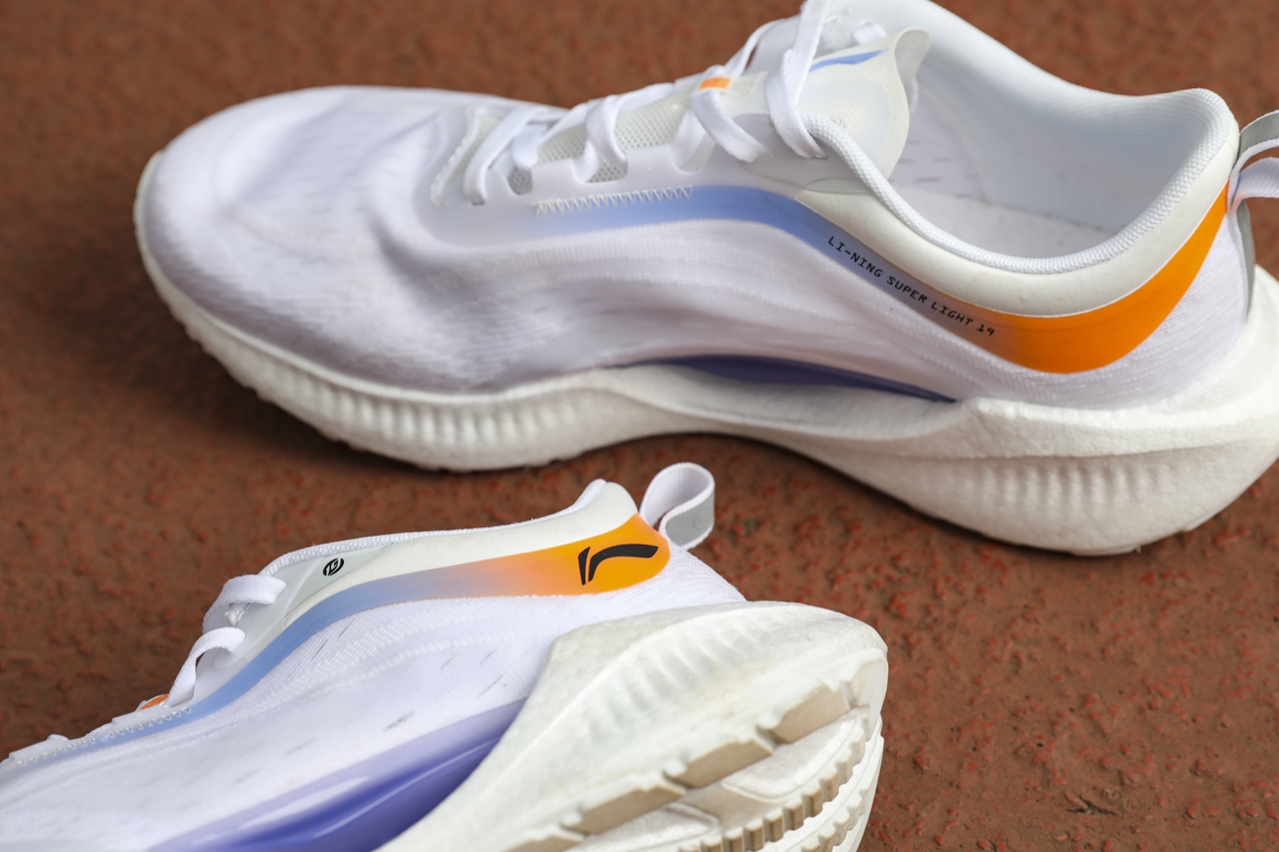 轻盈舒适不累脚，李宁反光透气跑步鞋真好穿！-JinMo之家