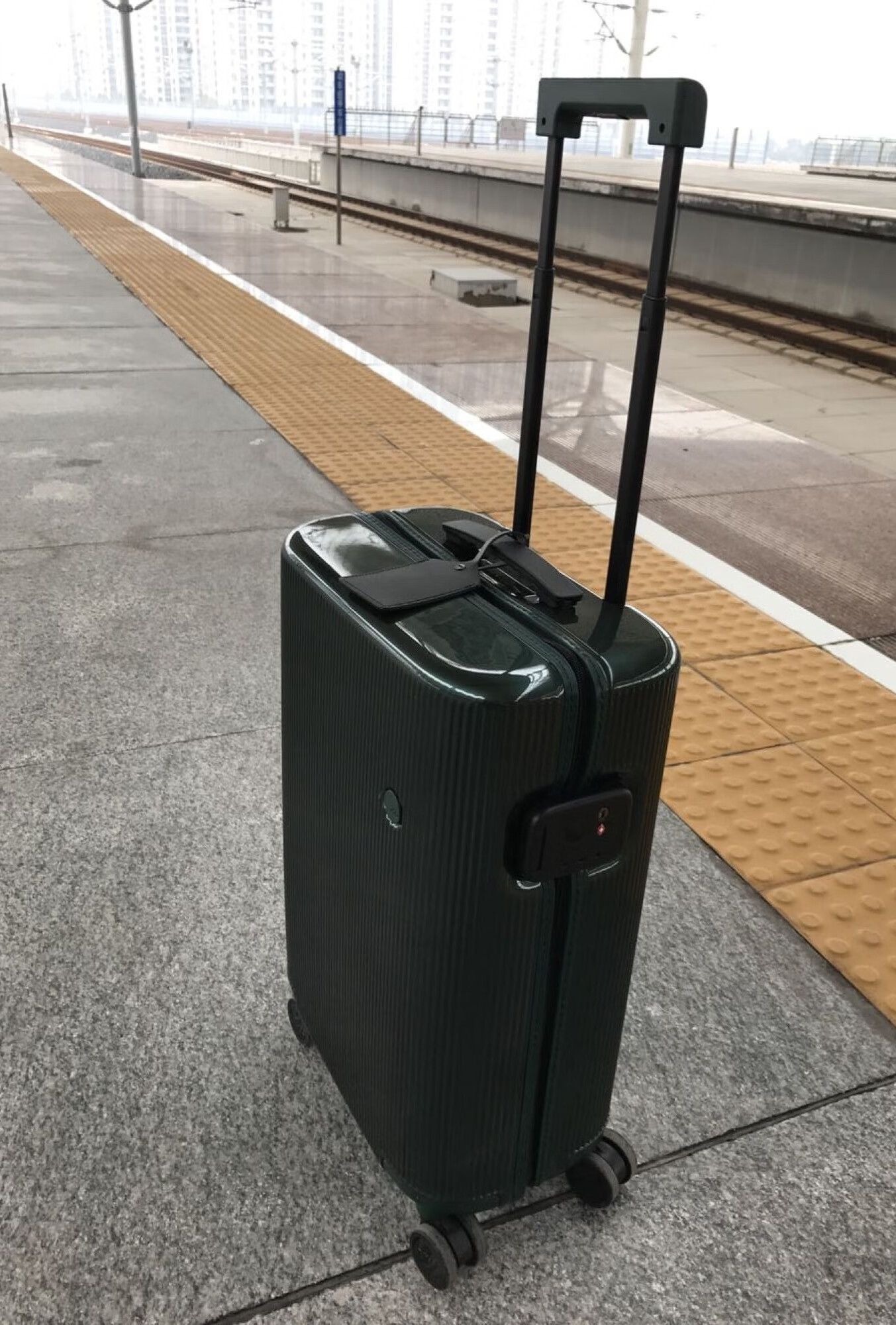 ITO拉链商务行李箱评测：轻至2.7kg，出行更方便的第1张示图