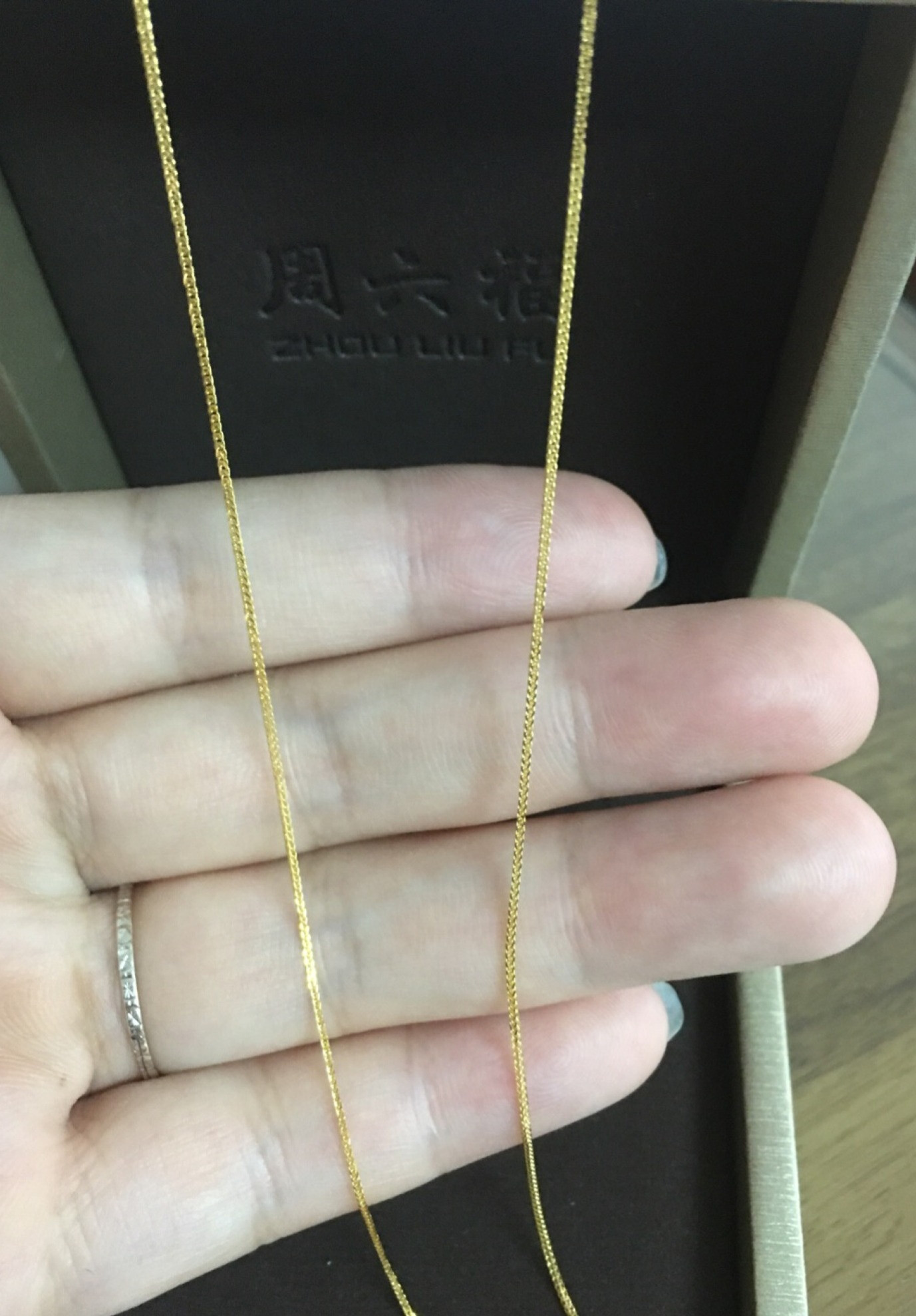 周六福时尚福肖邦锁骨链测评：紧密结实打造经典时尚的第1张示图