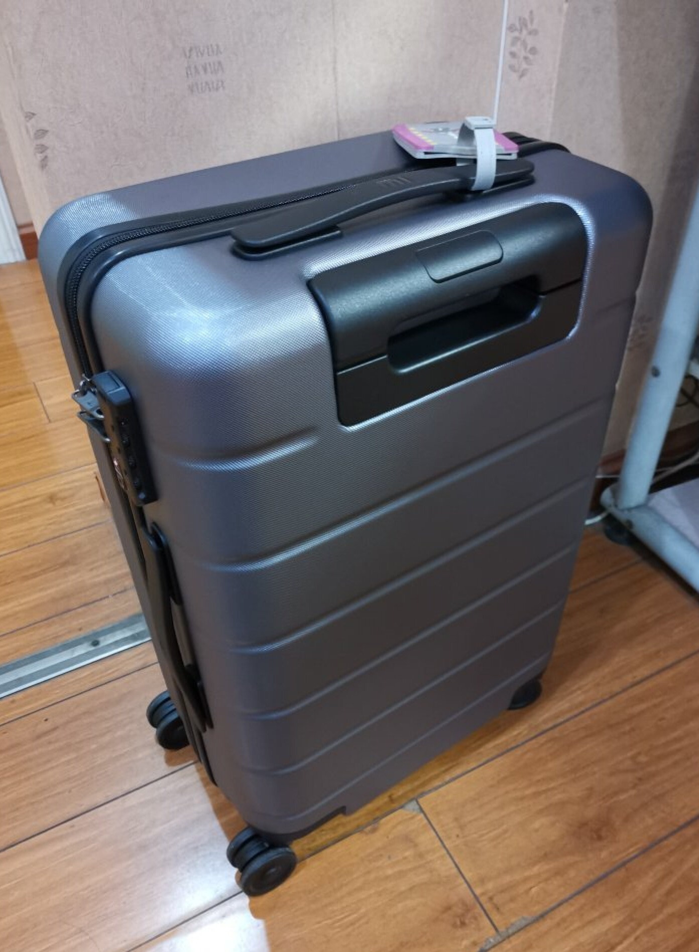 小米万向轮行李箱评测：多层复合更坚固耐用的第3张示图