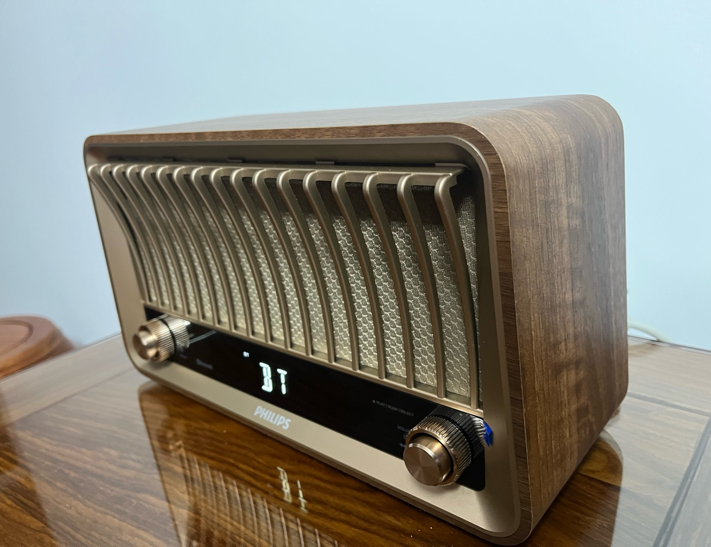 飞利浦TAVS700复古桌面音箱评测：经典胡桃木纹，外观极具年代感的第4张示图
