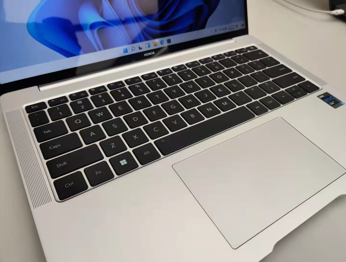 荣耀MagicBook V14来告诉你轻薄本的发展方向-JinMo之家