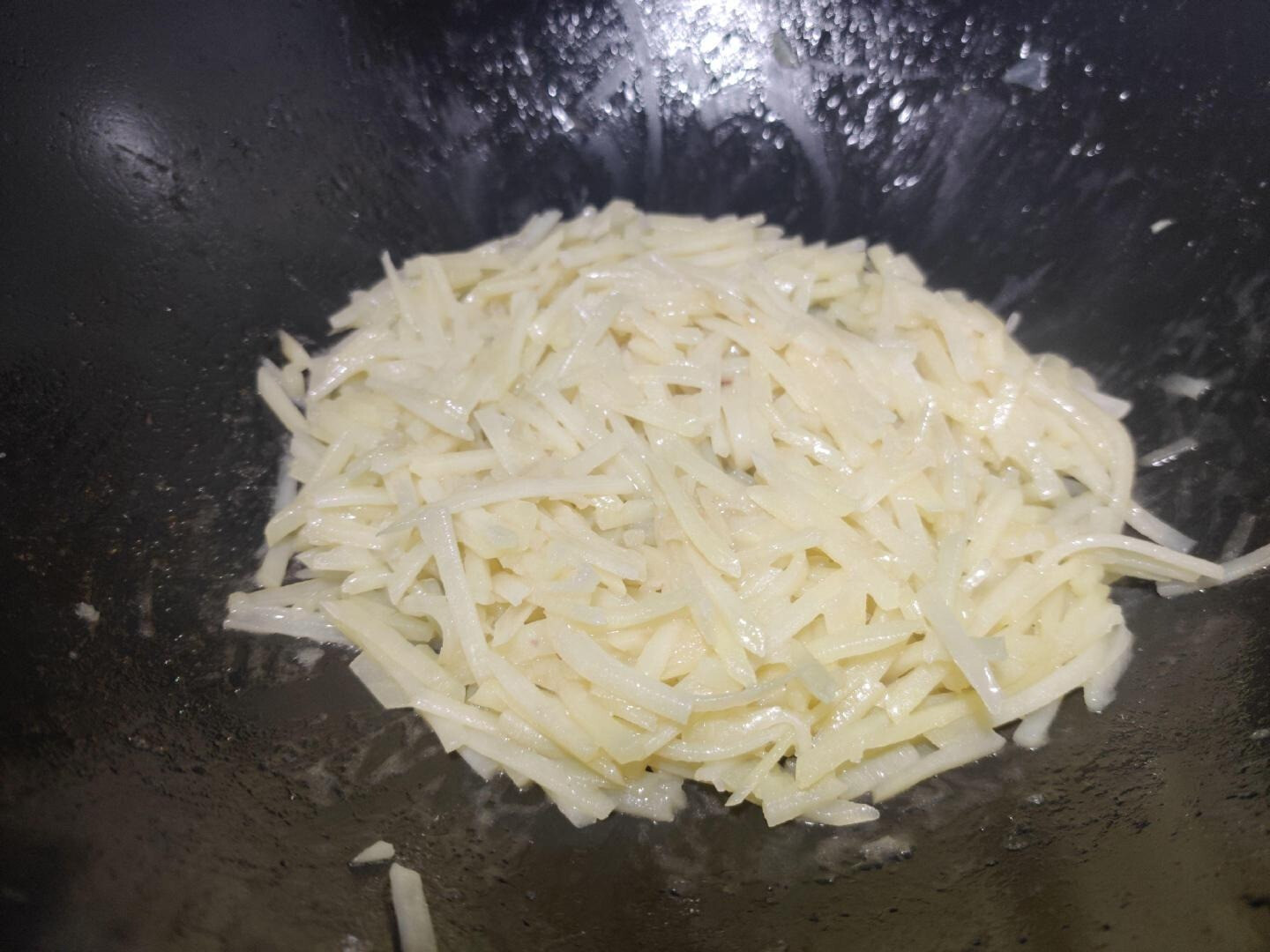 让炒菜变成一种享受,三禾窒氮轻铁锅的第3张示图 让炒菜变成一种享受,三禾窒氮轻铁锅的第3张示图