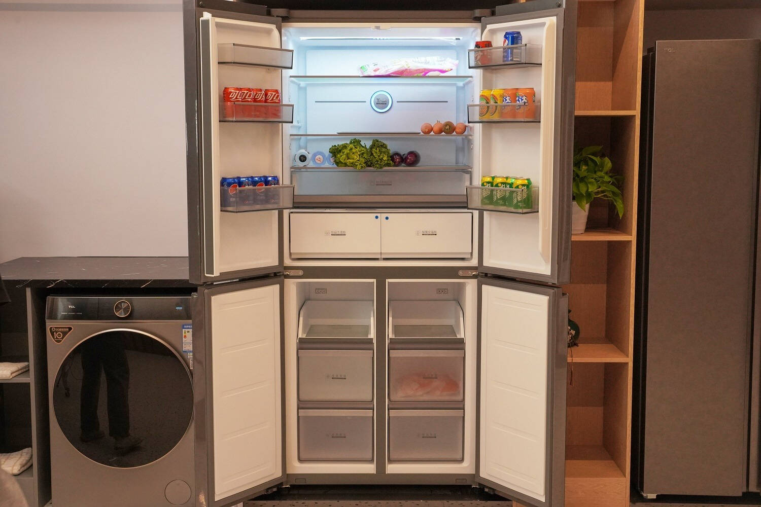 TCL恒温冰箱，智能养鲜保持食材原味