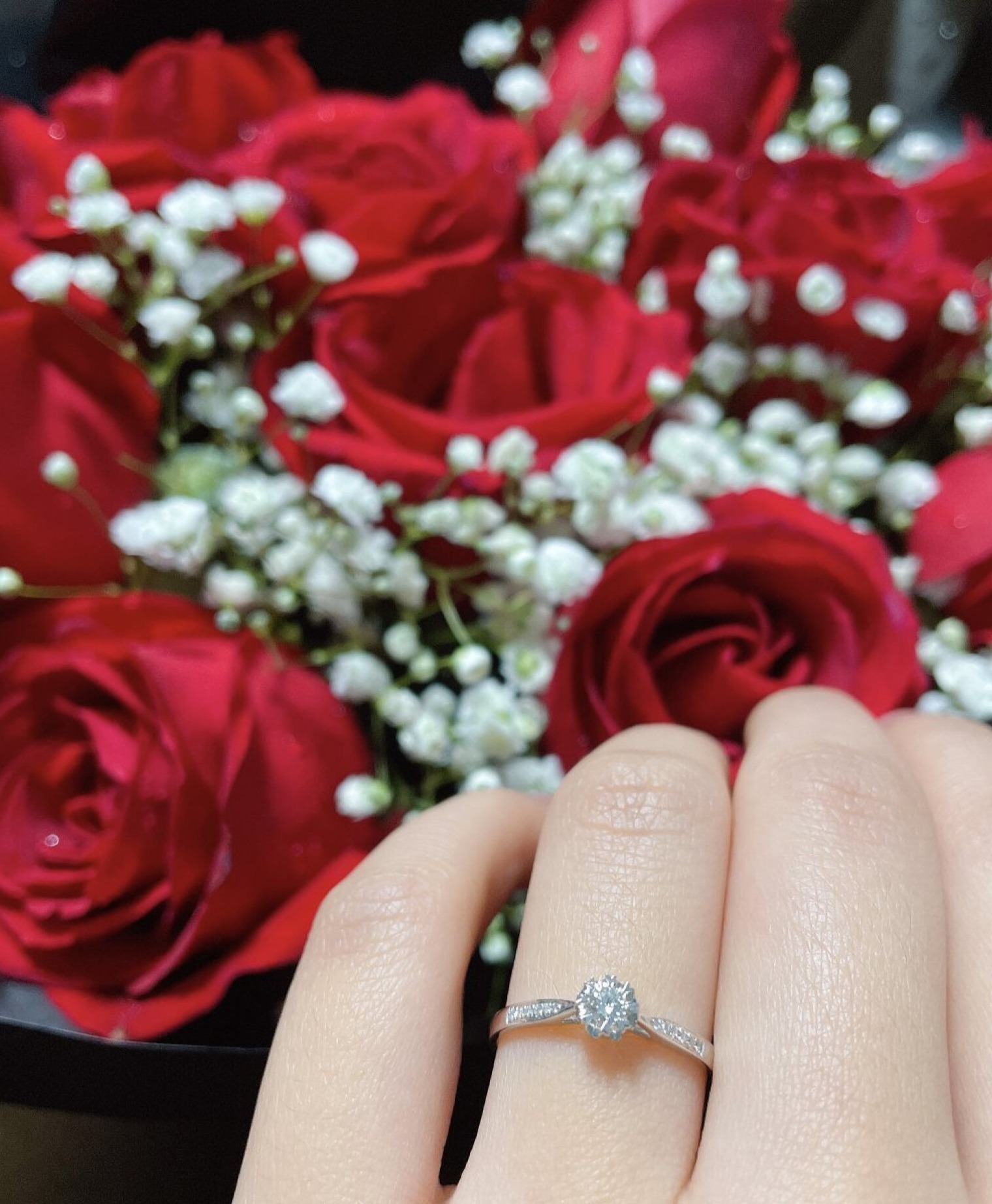 周六福群镶雪花钻石戒指，对你的爱如初雪般纯粹的第1张示图