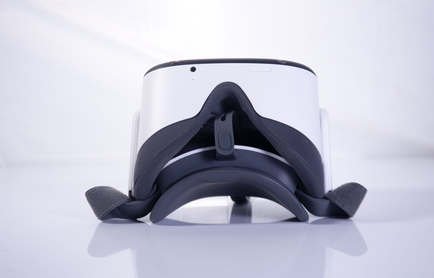 测评素有“游戏玩家的造梦空间”之称的Pico Neo 3先锋版VR一体机各个方面怎么样？的第1张示图