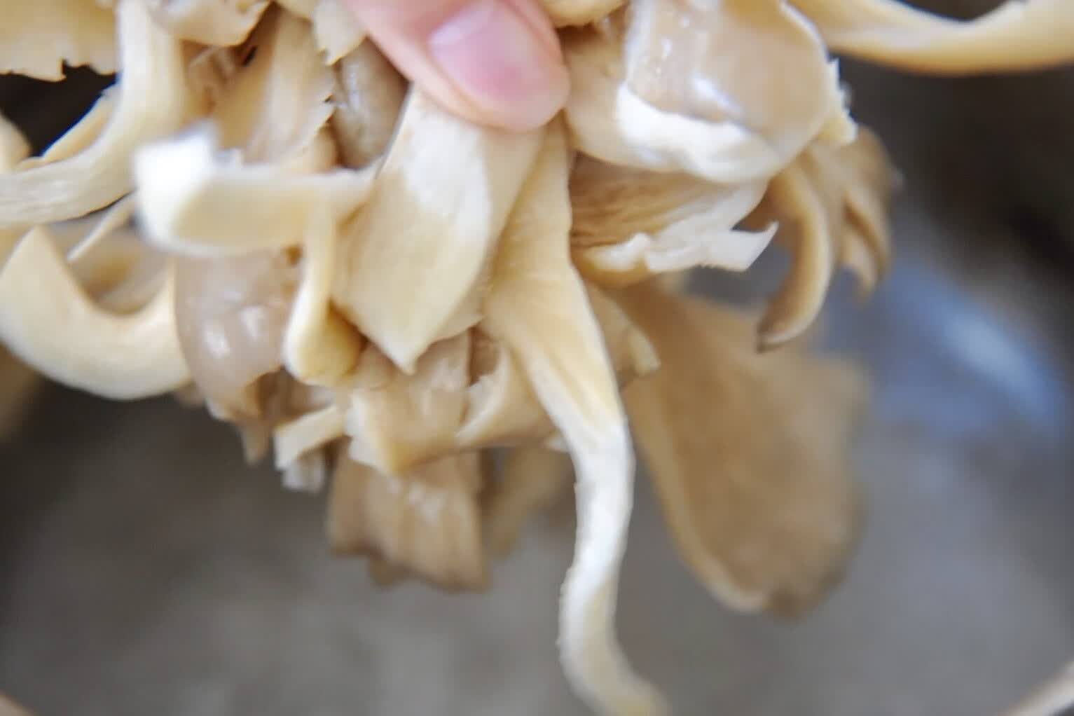 炸蘑菇到底要不要焯水?掌握正确做法,保证蘑菇又香又酥脆-JinMo之家