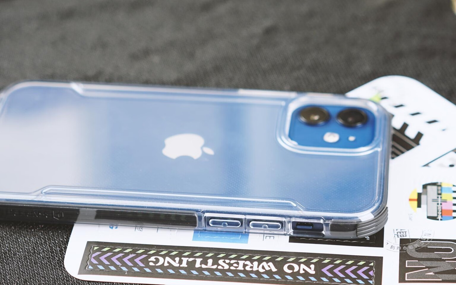 颜值与时尚兼备，决色iPhone12冰砖透明防摔壳体验的第2张示图