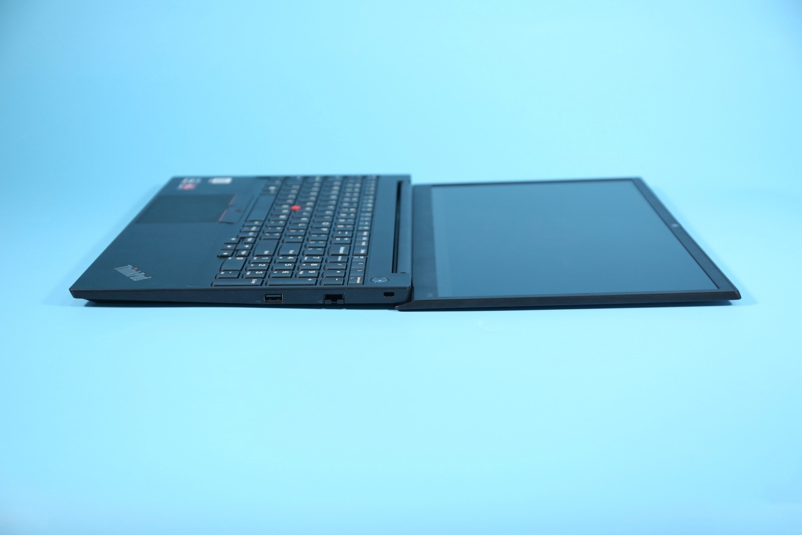 ThinkPad E15锐龙版笔记本评测：轻薄便携高性能的第4张示图