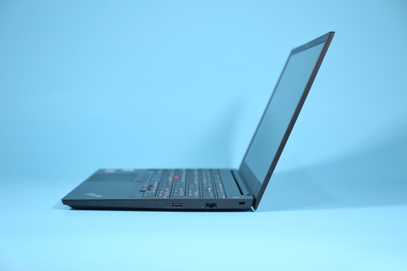 ThinkPad E15锐龙版笔记本评测：轻薄便携高性能的第3张示图