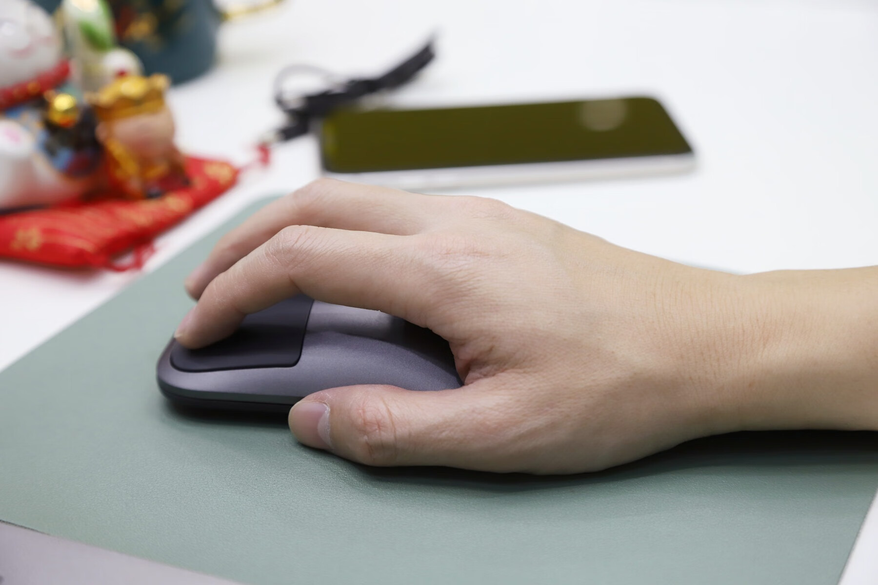 手感上乘办公高效,新款雷柏M700无线充电版鼠标评测的第3张示图 手感上乘办公高效,新款雷柏M700无线充电版鼠标评测的第3张示图