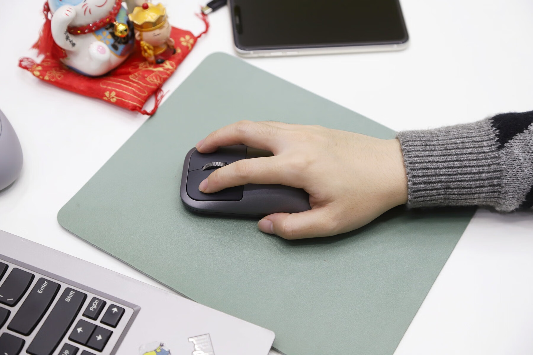 手感上乘办公高效,新款雷柏M700无线充电版鼠标评测的第4张示图 手感上乘办公高效,新款雷柏M700无线充电版鼠标评测的第4张示图