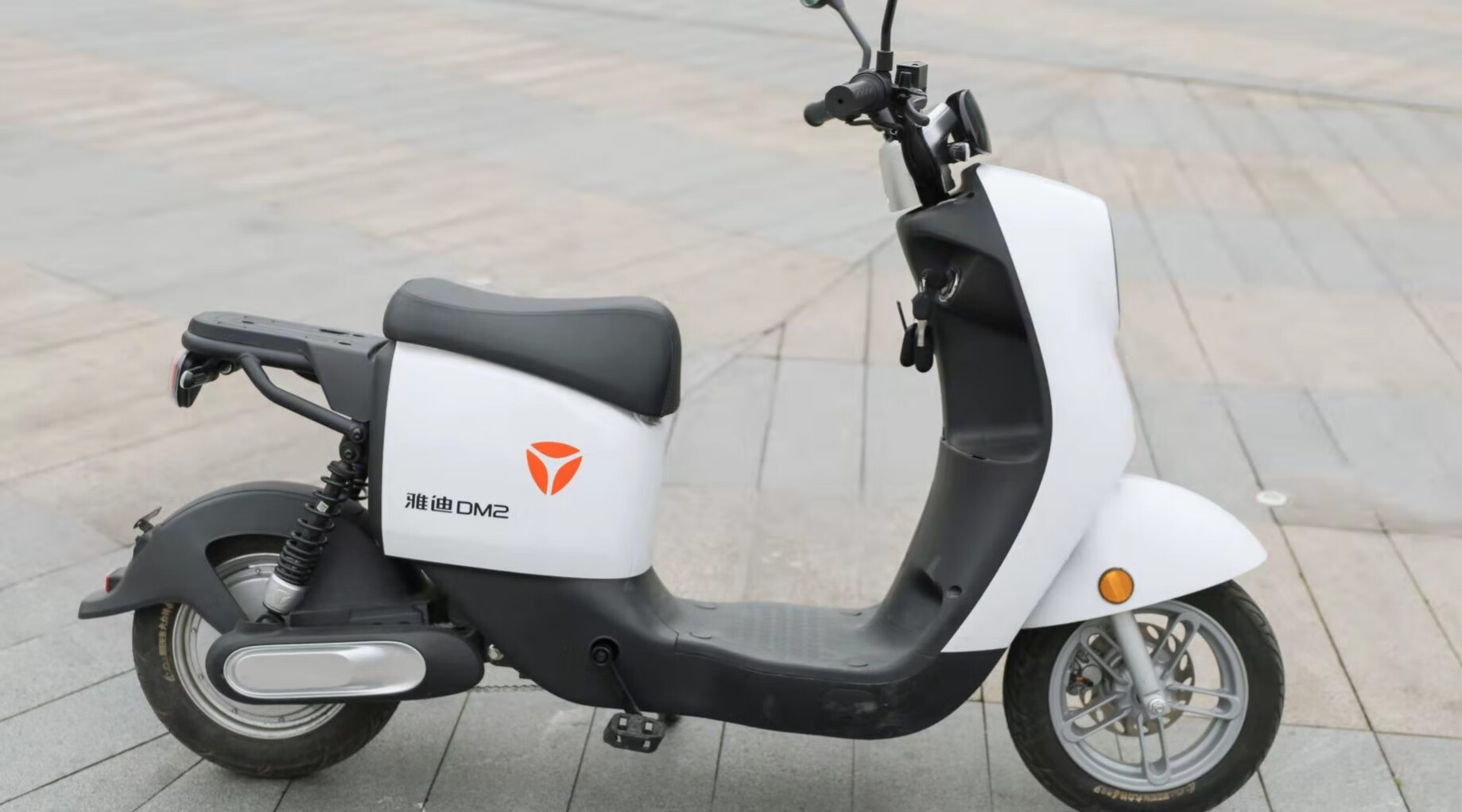 功能丰富配置齐全，新国标雅迪DM2我看行-JinMo之家