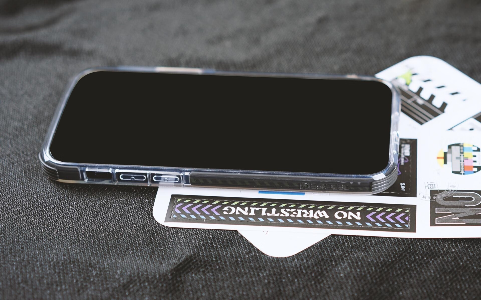 颜值与时尚兼备，决色iPhone12冰砖透明防摔壳体验的第3张示图