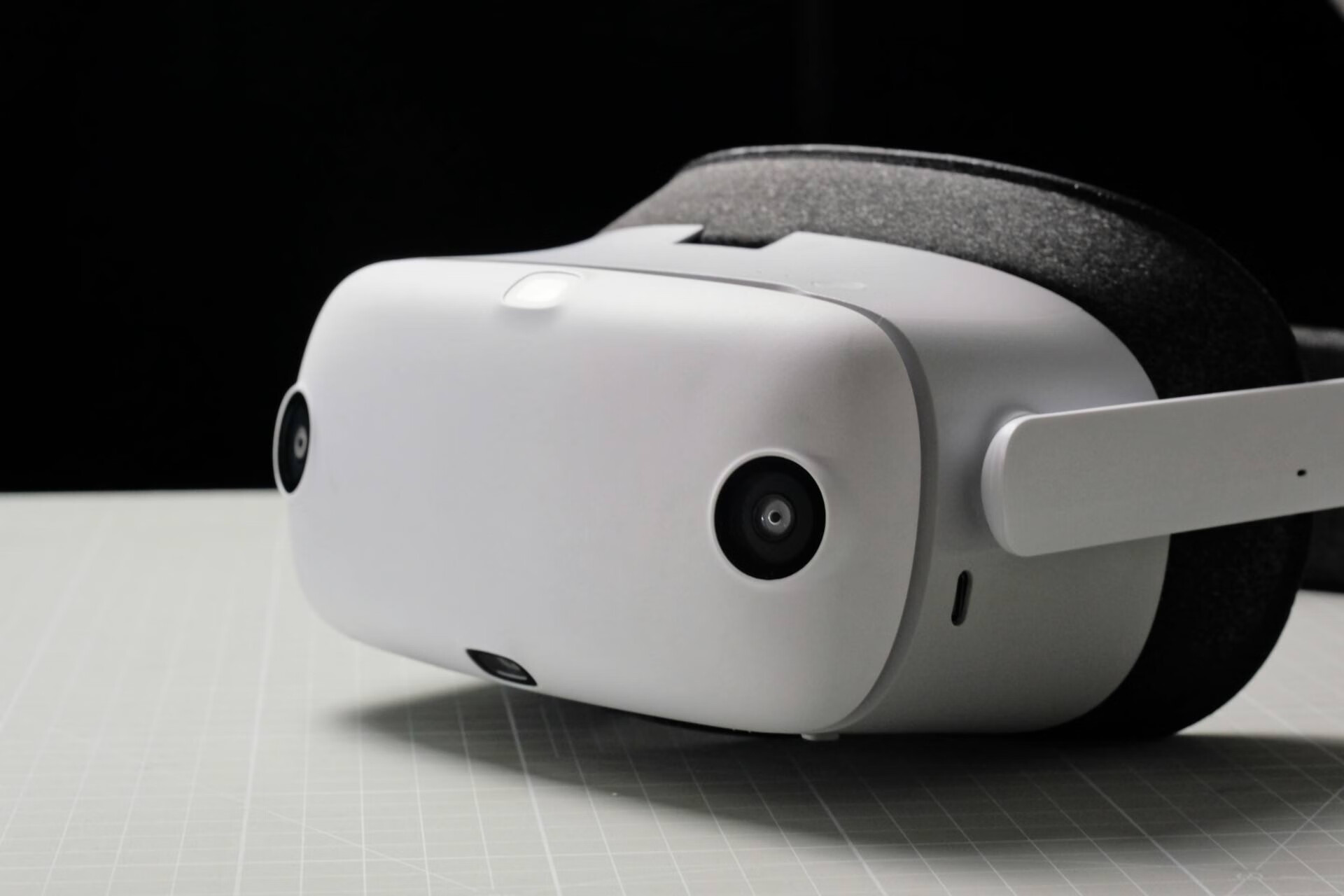 爱奇艺奇遇3VR眼镜评测：真是VR界的天花板的第1张示图