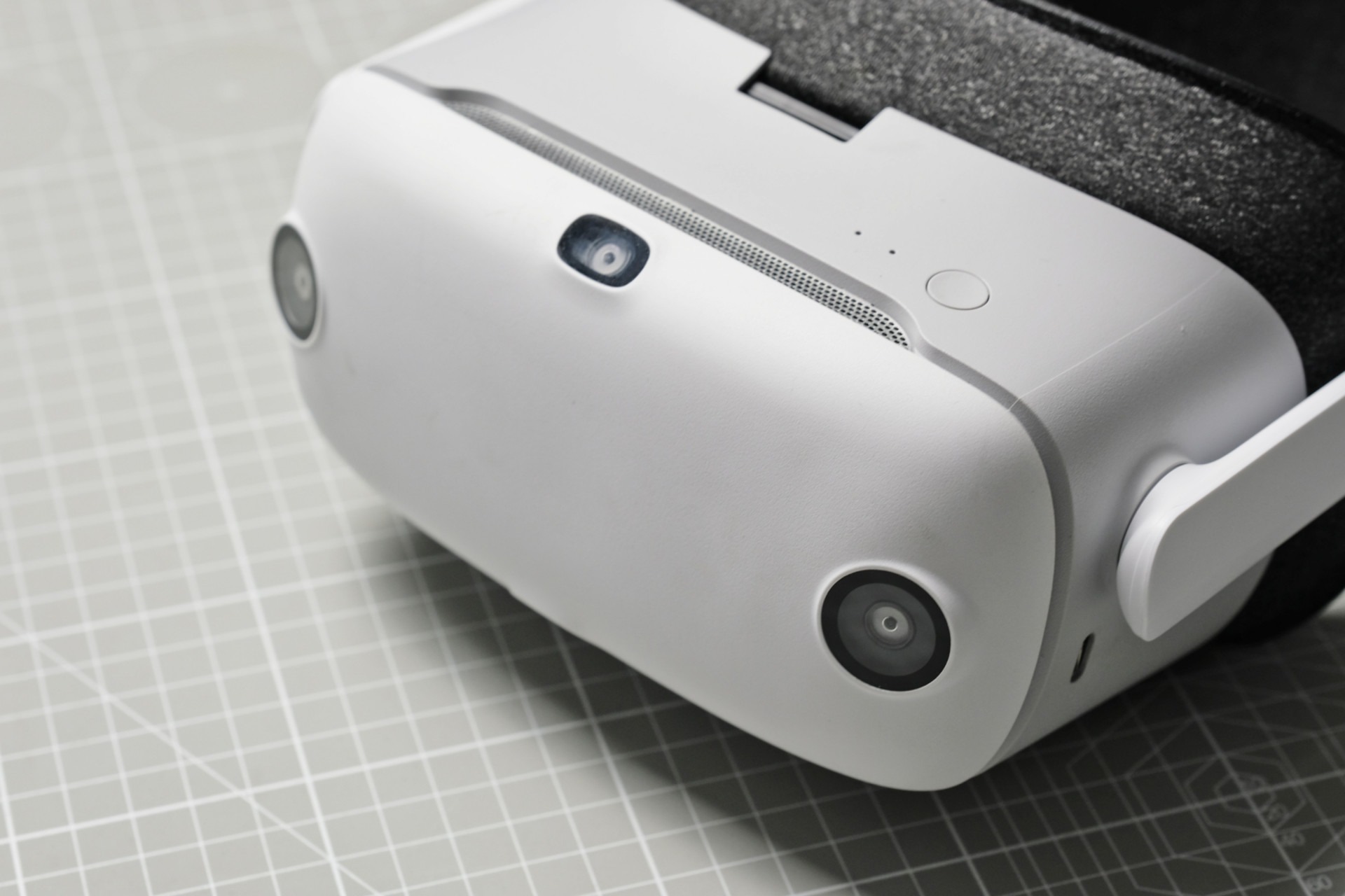 爱奇艺奇遇3VR眼镜评测：真是VR界的天花板的第2张示图