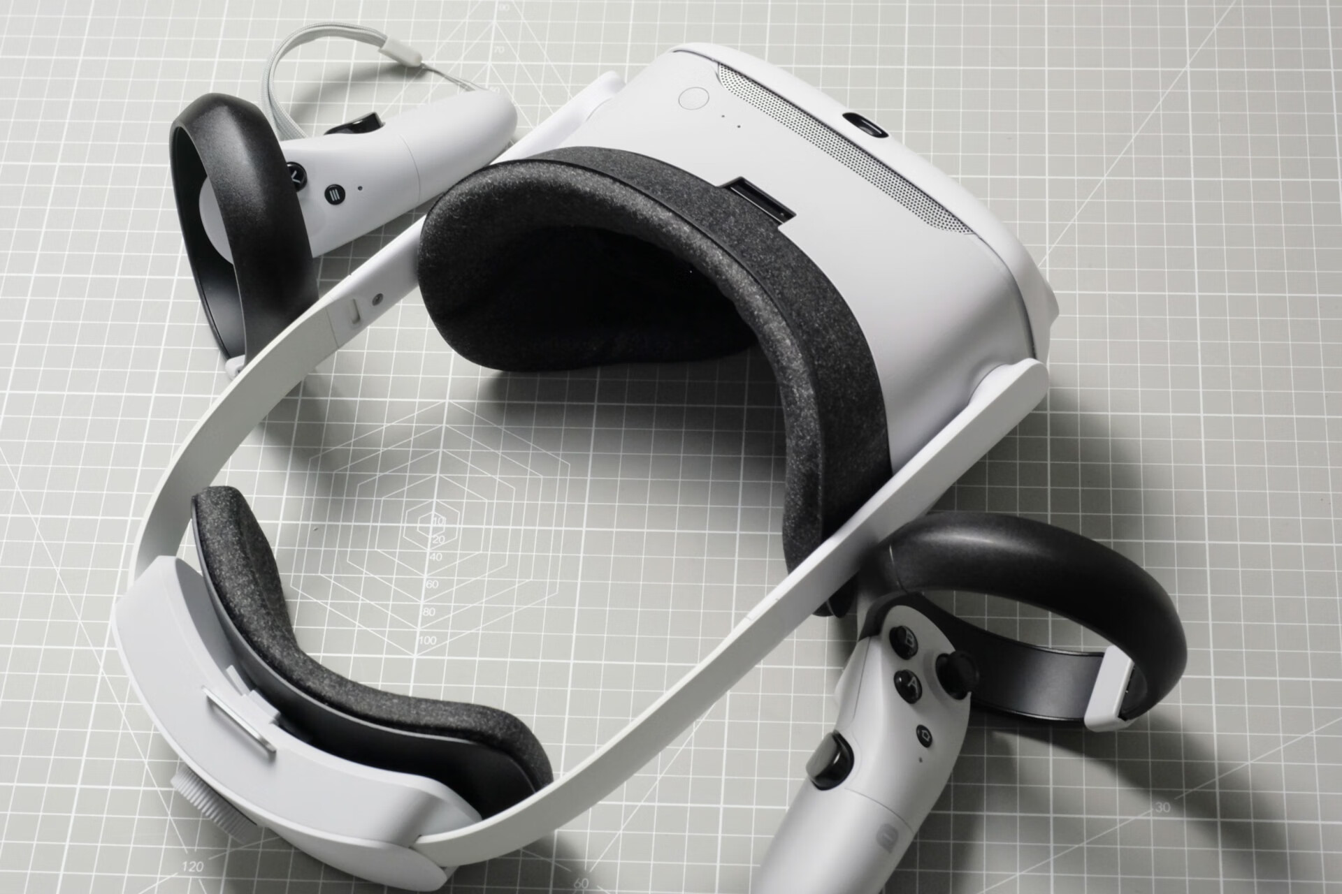 爱奇艺奇遇3VR眼镜评测：真是VR界的天花板的第3张示图