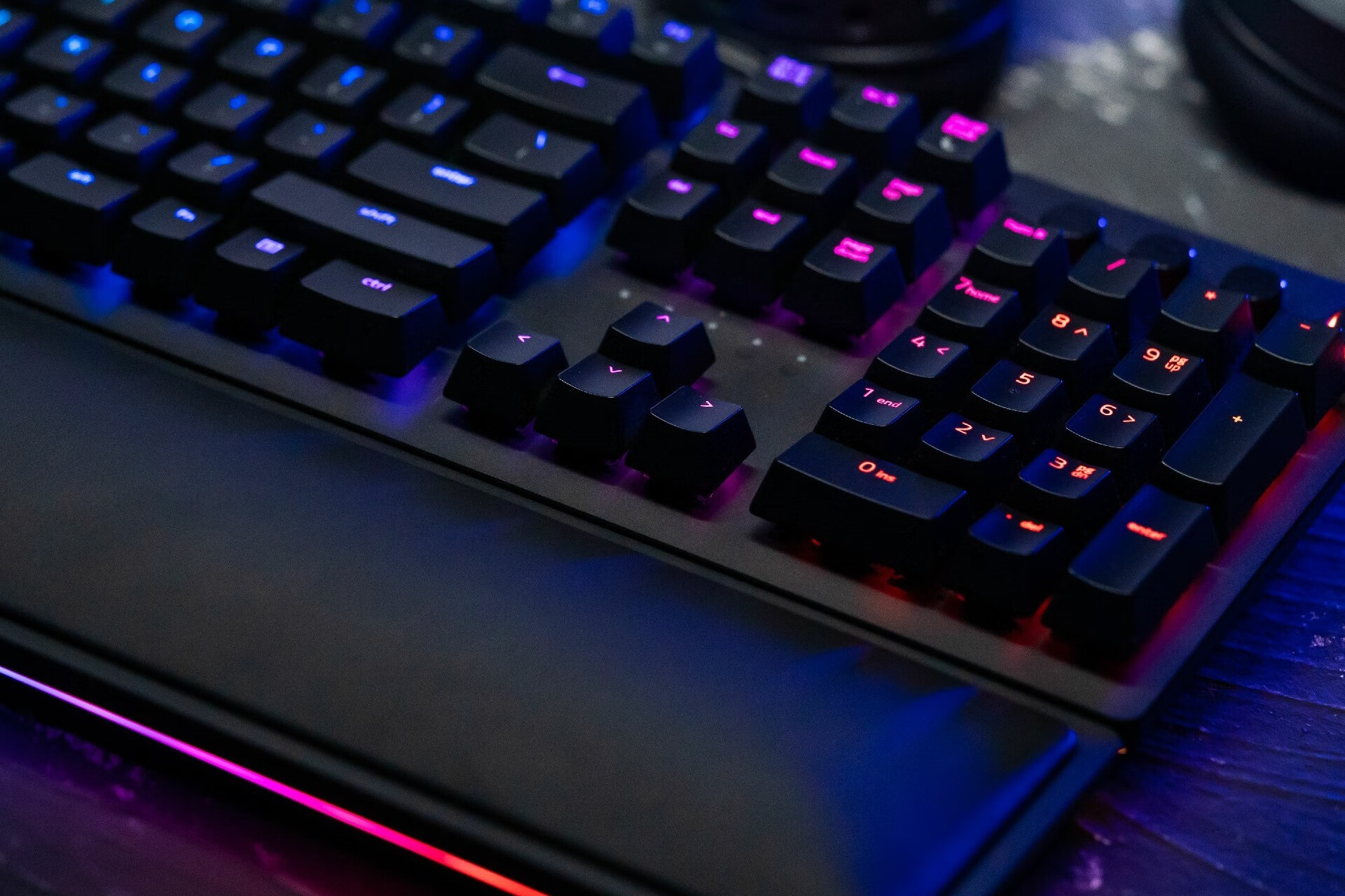 畅玩电竞不将就，机械键盘带你轻松吃鸡-JinMo之家