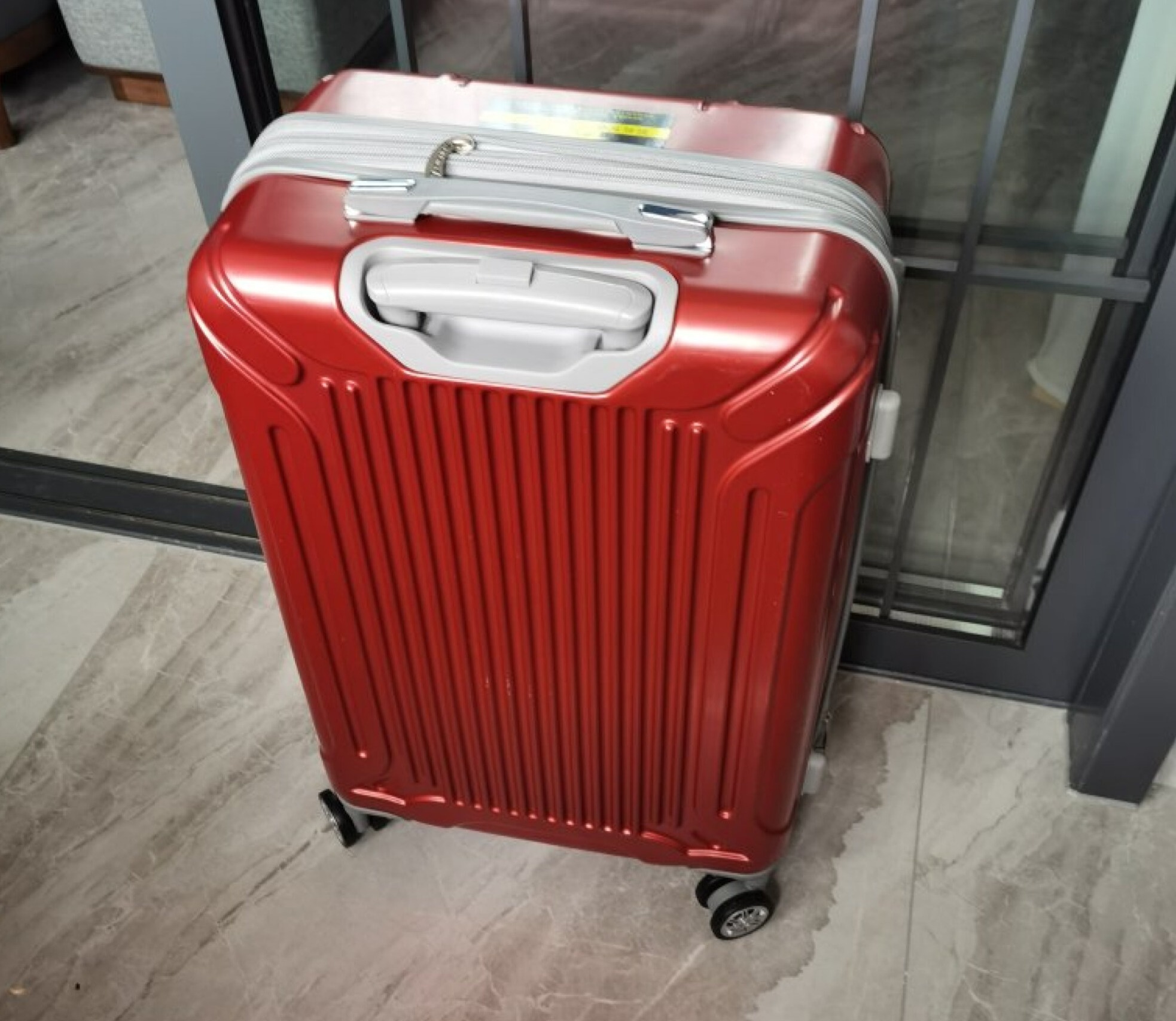 外交官万向轮行李箱评测：可扩充硬箱，旅行更舒适的第3张示图