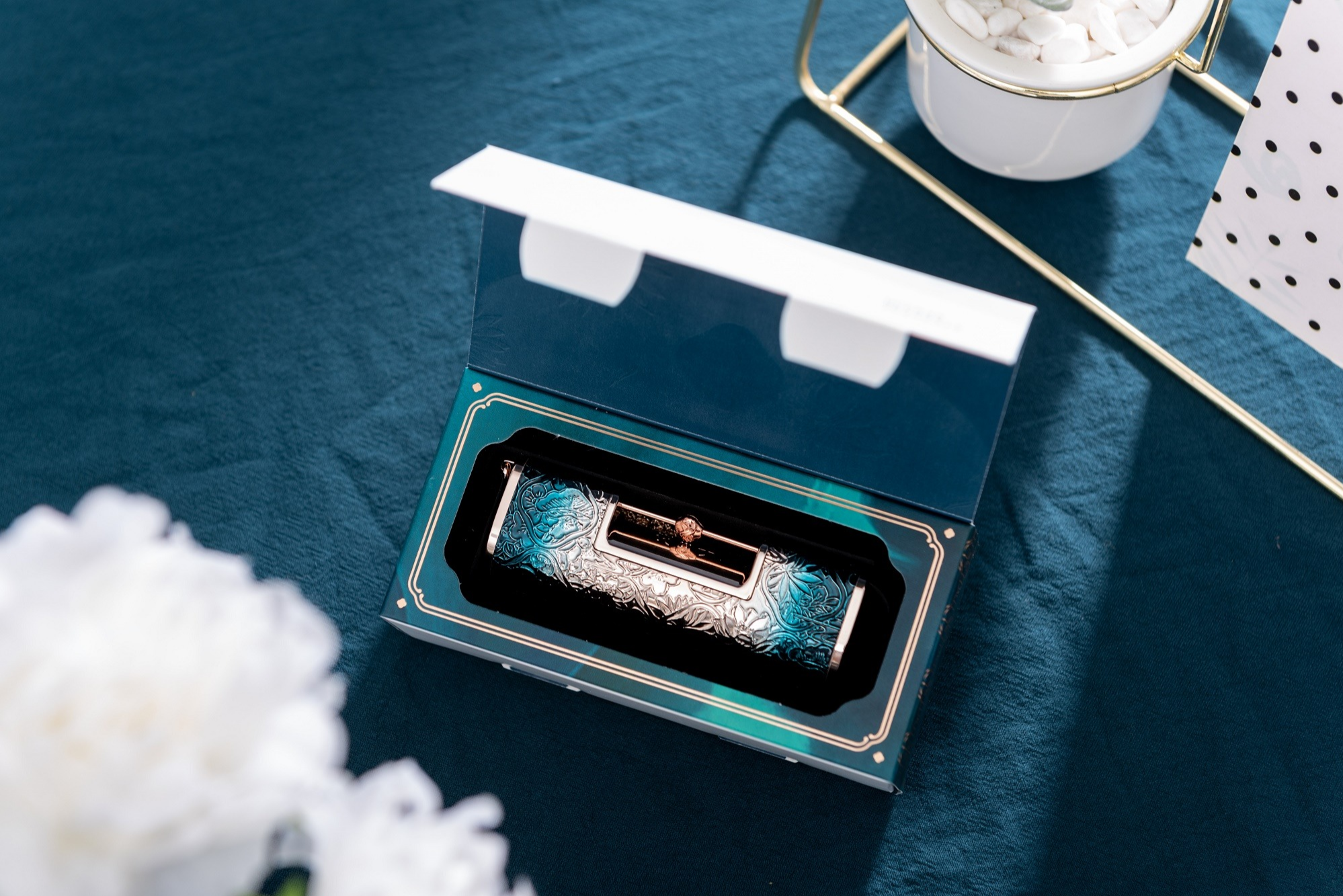 高颜值口红一见倾心,测评花西子同心锁口红-JinMo之家