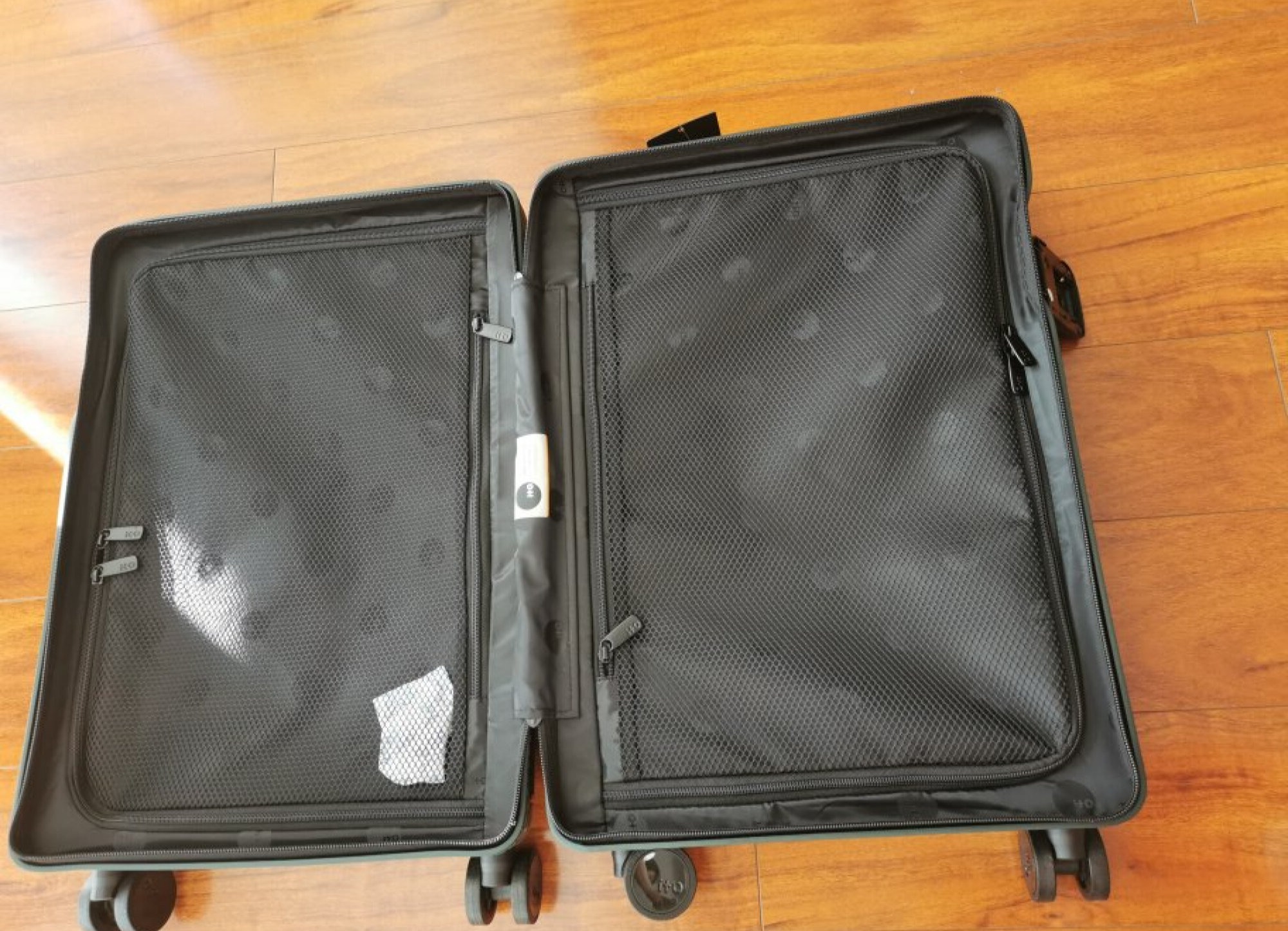 ITO拉链商务行李箱评测：轻至2.7kg，出行更方便的第5张示图