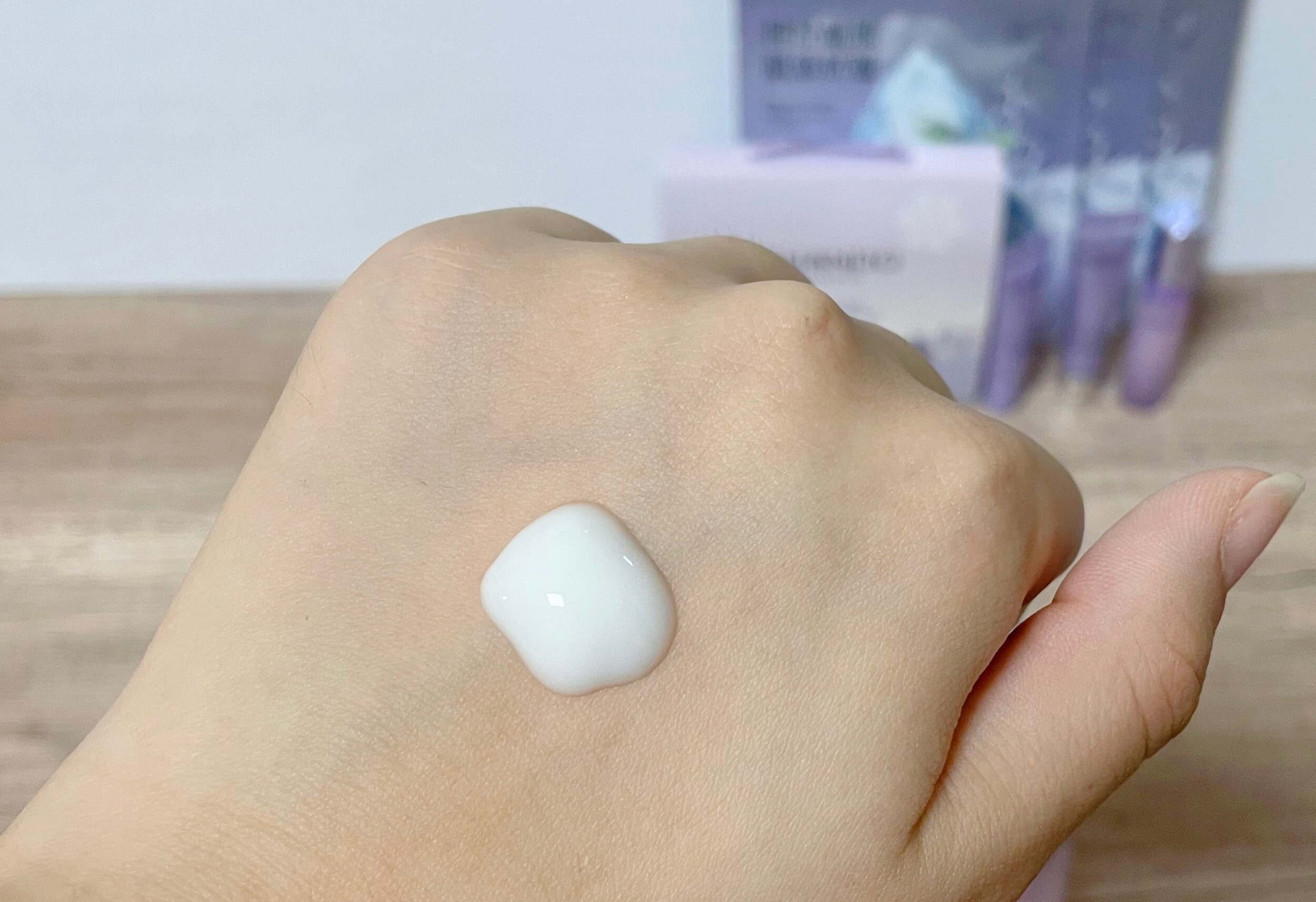 自然堂凝时水乳套装测评:保湿补水,轻松拒绝熬夜肌的第4张示图 自然堂凝时水乳套装测评:保湿补水,轻松拒绝熬夜肌的第4张示图