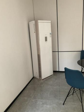 进入便利店立马凉快，原因就是这款美的5匹商用柜机的第4张示图