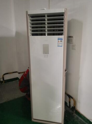 美的5匹柜机的时尚设计，美观又节约店铺空间-JinMo之家