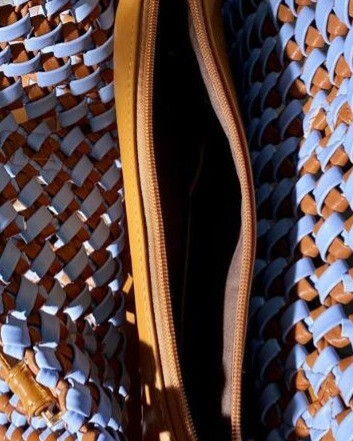 流行很久的托特包，这一季又有“新花样”-JinMo之家