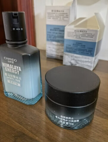 自然堂男士冰川滋润霜评测：击溃干燥粗糙，强势补水保湿的第2张示图