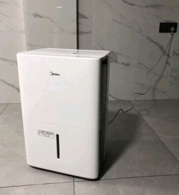 美的家用除湿机评测：机身精美轻薄，灵巧不占地儿-JinMo之家