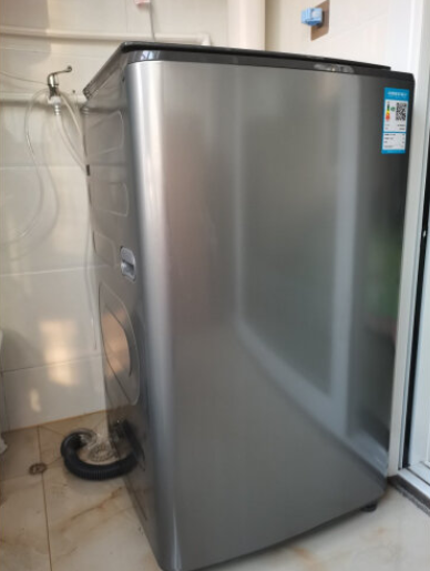 小天鹅洗衣机:无孔内桶保护衣物,智能控制防止缠绕-JinMo之家