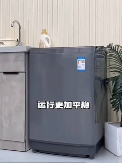 它操作超级简单，按键清晰易懂，就像手机一样方便！