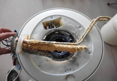 清洗热水器不要说说而已，水垢的存在会影响我们的身体健康