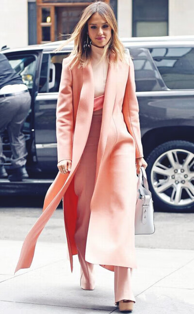 粉色上衣的搭配技巧奉上,冬天也要穿粉嫩的颜色-JinMo之家