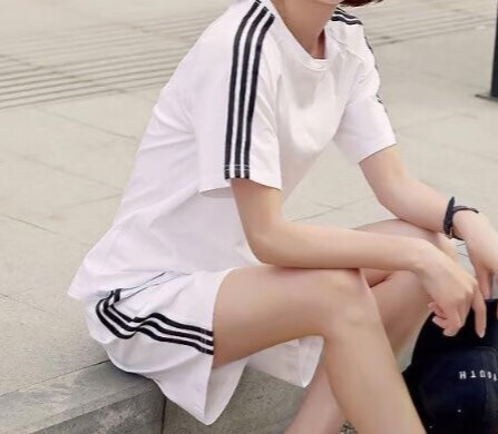 西装短裤套装+凉鞋,精致干练又优雅的第3张示图 西装短裤套装+凉鞋,精致干练又优雅的第3张示图