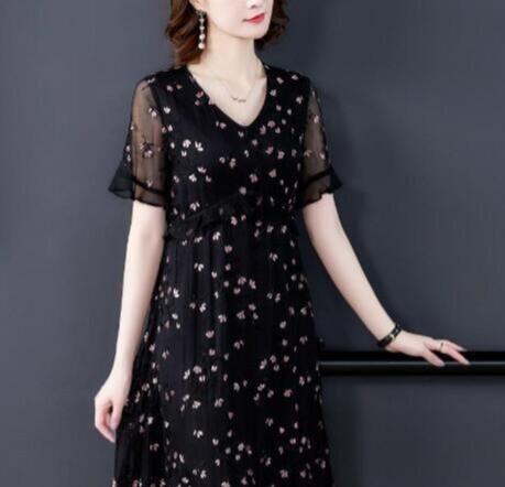 看腻了繁花,我会选一款经典纯色连衣裙-JinMo之家