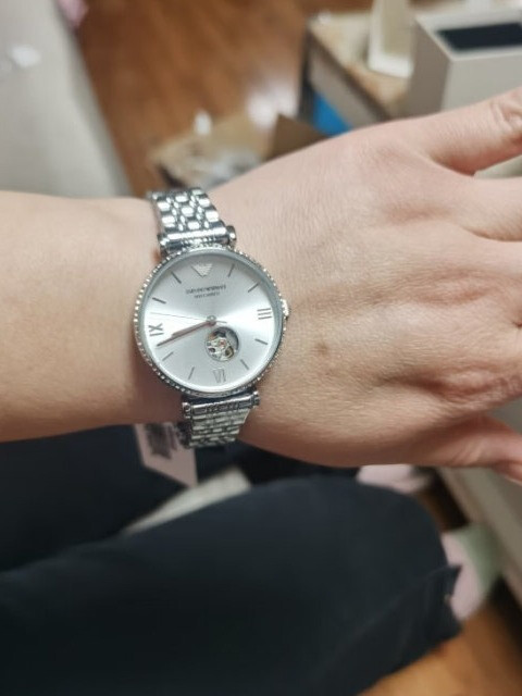 塑造时尚潮流气质,阿玛尼手表很给力的第2张示图 塑造时尚潮流气质,阿玛尼手表很给力的第2张示图