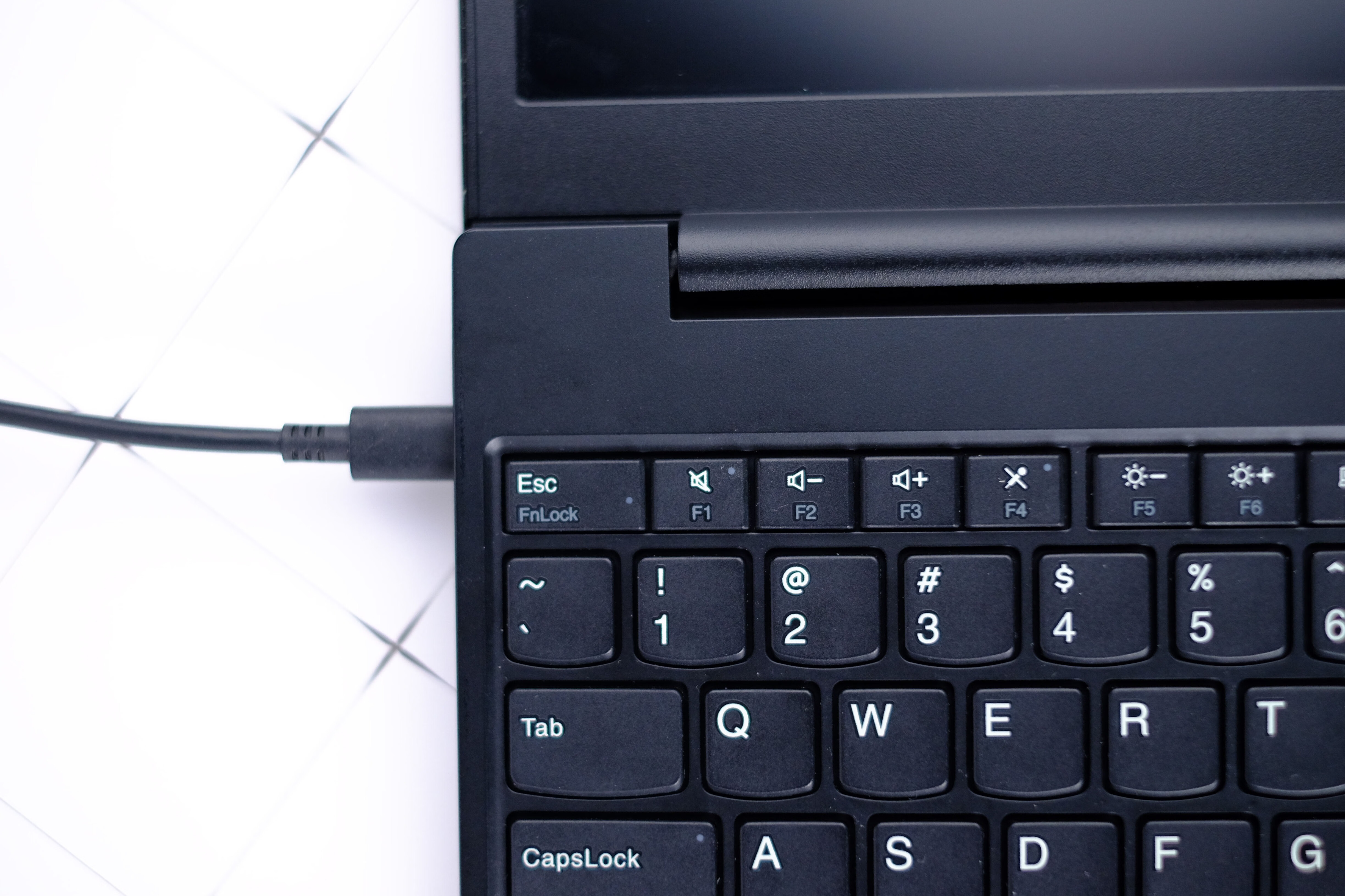 ThinkPad E15笔记本评测：办公笔记本够大屏，才足够痛快！的第4张示图