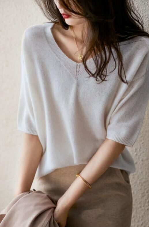 美感十足的春季V领针织衫，让你秒变春日小仙女的第2张示图