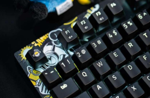 这才是机械键盘该有的姿态，小黄人黑寡妇蜘蛛X竞技版上手的第2张示图