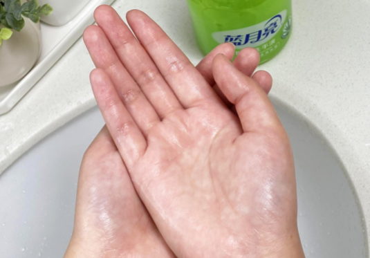 深入清洁还能呵护肌肤，蓝月亮洗手液真心好用的第1张示图