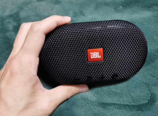 JBL多功能蓝牙音箱评测：兼容各种设备，听歌收音两不误的第4张示图