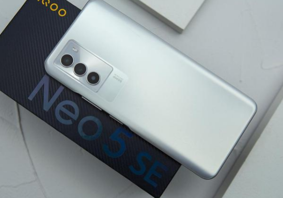 Neo5SE手机不但将白色外观玩出了新花样，配置更给力的第1张示图