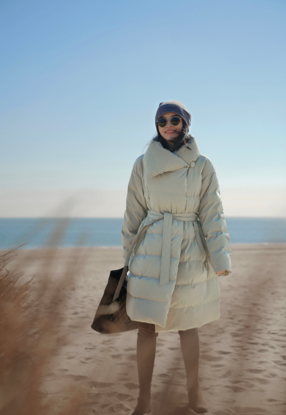 中年女人穿外套时，记住这2个要点更优雅，不臃肿还显气质的第8张示图