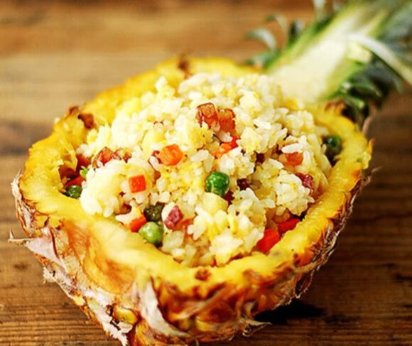 这才是菠萝炒饭的正确做法,鲜香味美,大人小孩都爱吃!的第1张示图 这才是菠萝炒饭的正确做法,鲜香味美,大人小孩都爱吃!的第1张示图