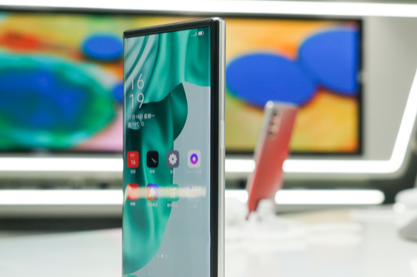 OPPO卷轴屏概念机发布,屏幕可自由伸缩-JinMo之家